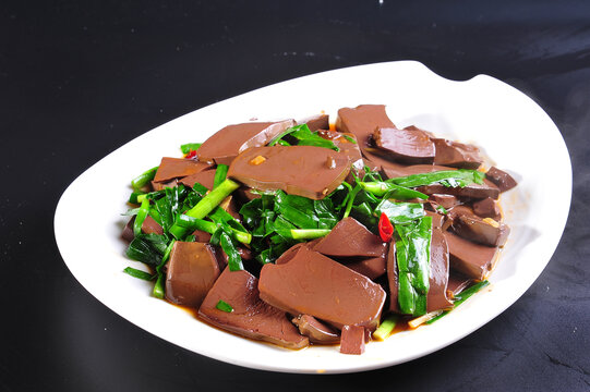 韭菜炒鸭血