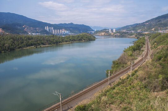 江河与铁路