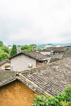 泥土瓦房屋顶