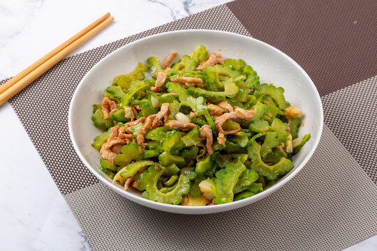 苦瓜炒肉丝凉瓜炒肉丝