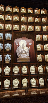 噶丹松赞林寺