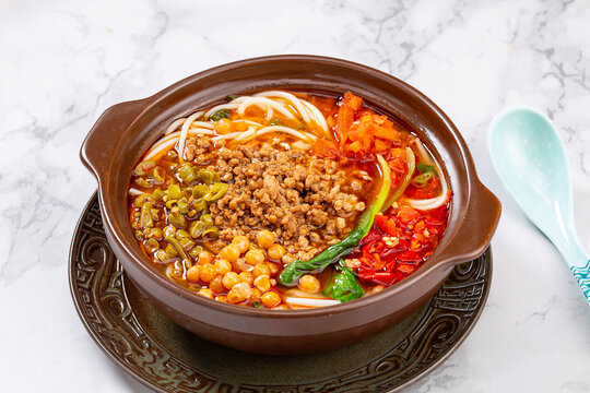 砂锅肉末米线