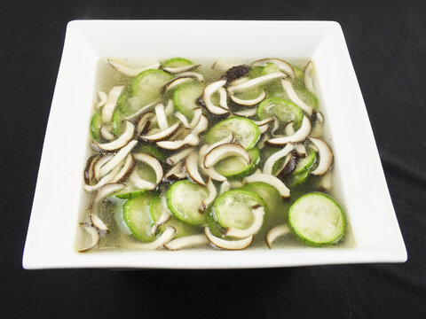 丝瓜菌菇汤