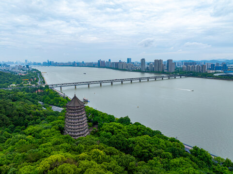 杭州六和塔与钱塘江大桥风光