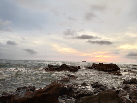 海南东方鱼鳞洲景区海边日落