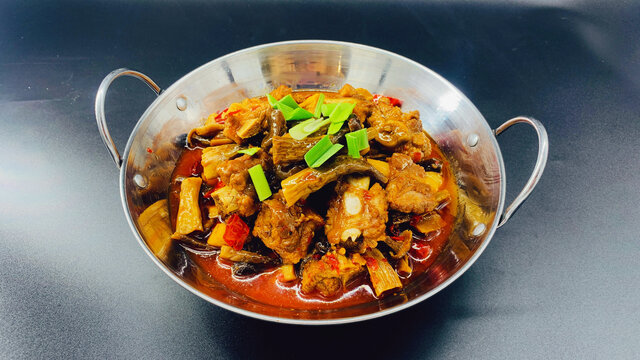 干锅鹿茸菌烧排骨