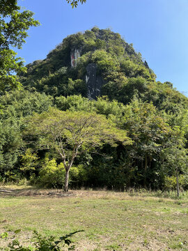探秘凌霄岩喀斯特岩溶地貌溶洞