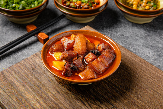 土豆红烧肉