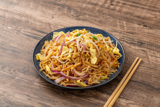 豆芽鸡蛋炒饼