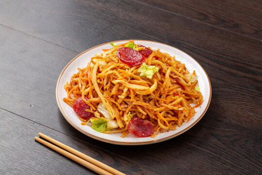腊肠炒饼