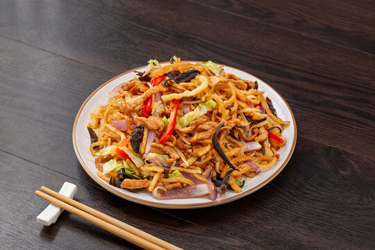 鱼香肉丝炒饼