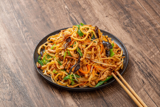 鱼香肉丝炒饼