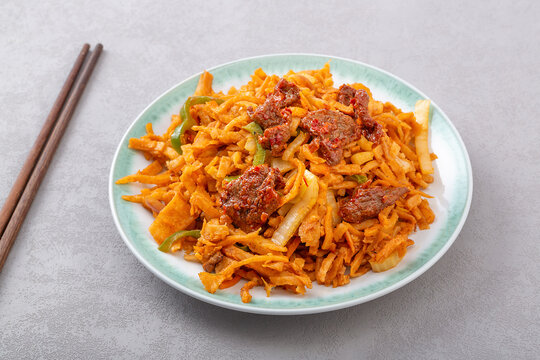 牛肉炒饼丝