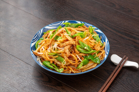 青椒肉丝炒饼