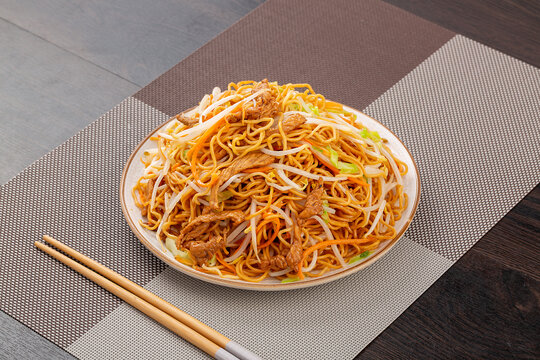 芽菜肉丝炒面