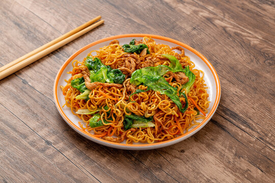 青菜鸡蛋炒方便面
