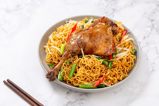 鸭腿炒方便面