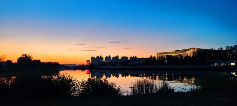 夕阳下的灞河
