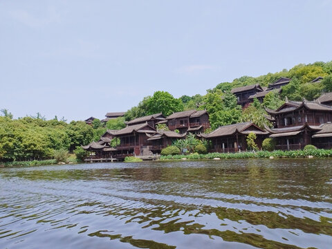 湖边古建筑