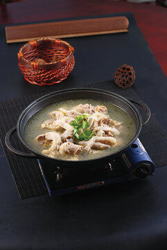 明炉炖土鸡