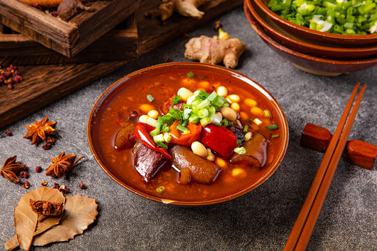农家黄豆红烧肉