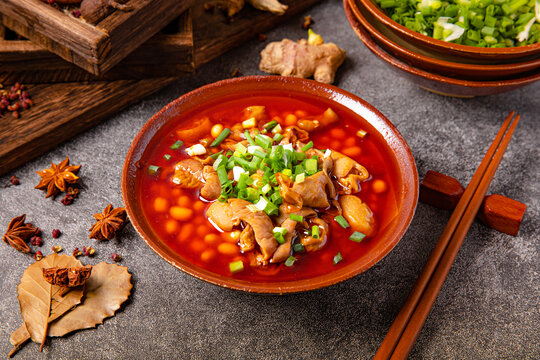 黄豆红烧肥肠