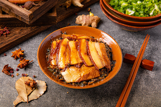 农家梅菜扣肉