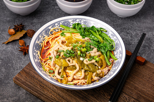 重庆酸菜肉丝小面