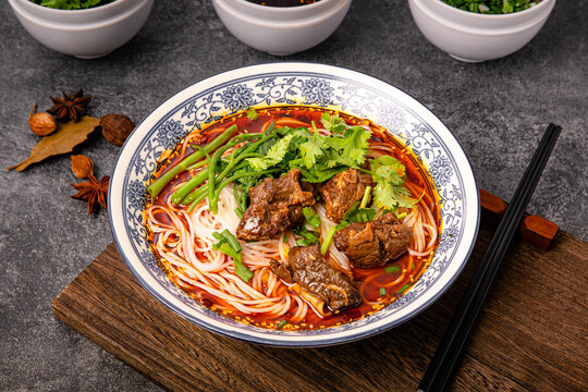 红烧牛肉米线
