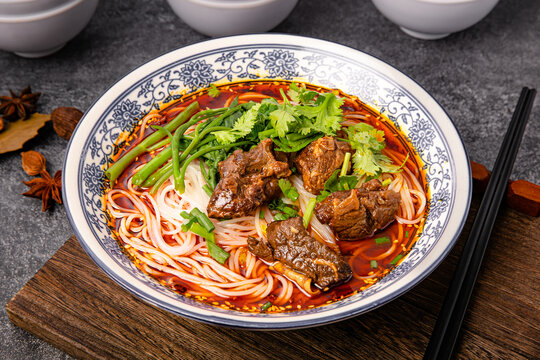 红烧牛肉米线
