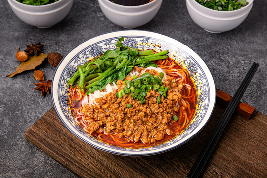 重庆肉酱米线