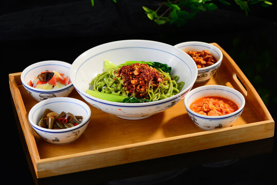 油泼菠菜面