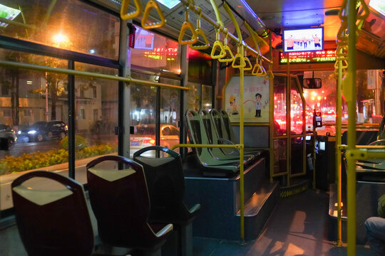 夜间公交车晚班车末班车
