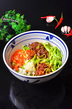 油泼菠菜面