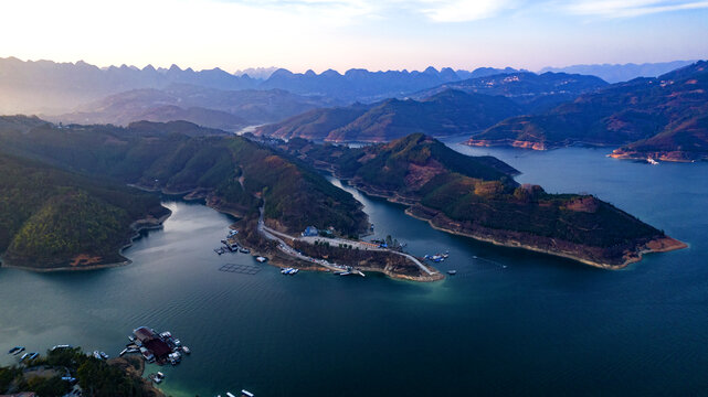 航拍万峰湖风光
