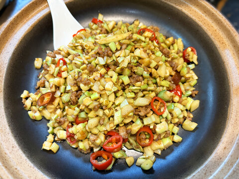 笋子炒肉沫