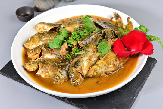 炖杂鱼