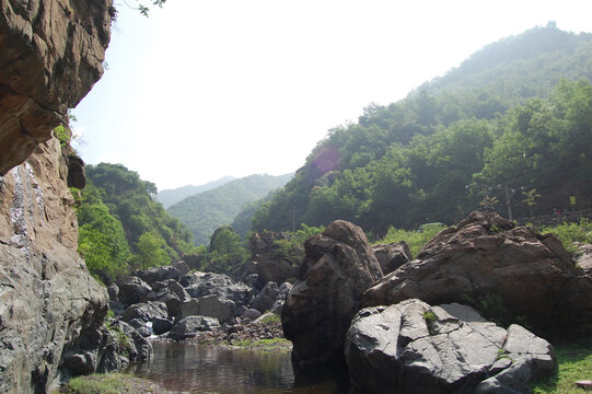 山涧水潭
