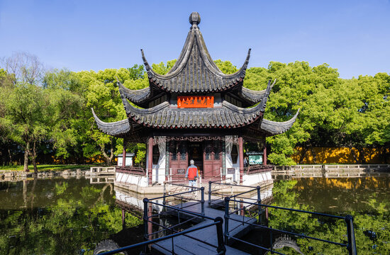 西园寺湖心亭