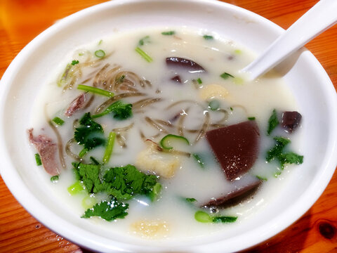 鸭血粉丝汤