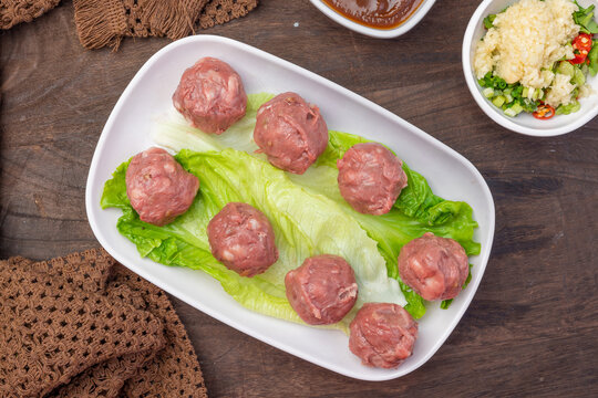 生牛肉丸