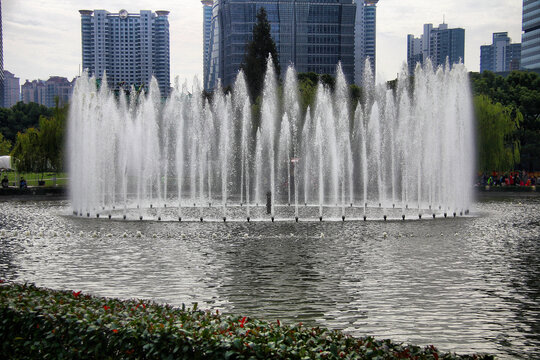 陆家嘴中心绿地喷泉