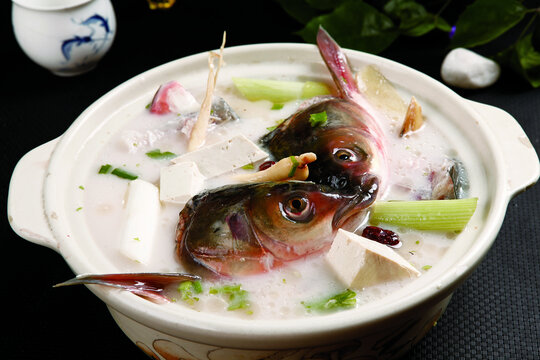 鱼头炖豆腐