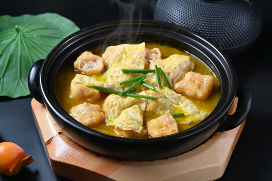 油豆腐焖蛋饺