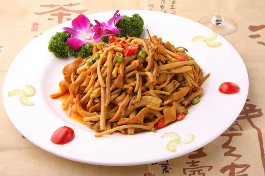 茶树菇炒鹅肠