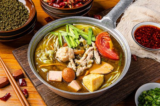 酸菜肉丝小锅米线
