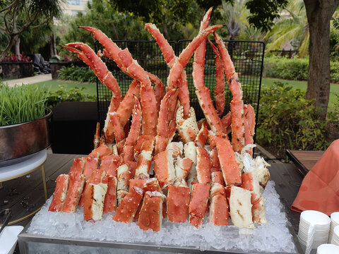户外自助餐帝王蟹
