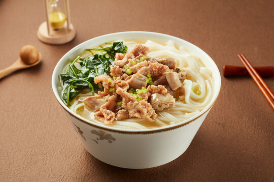 粉肠瘦肉河粉