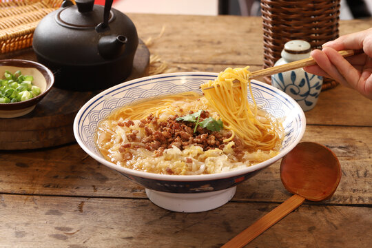 酸菜饸饹面