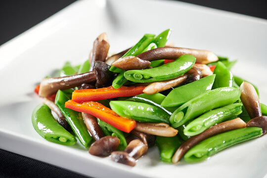 鸡枞菌炒甜豆